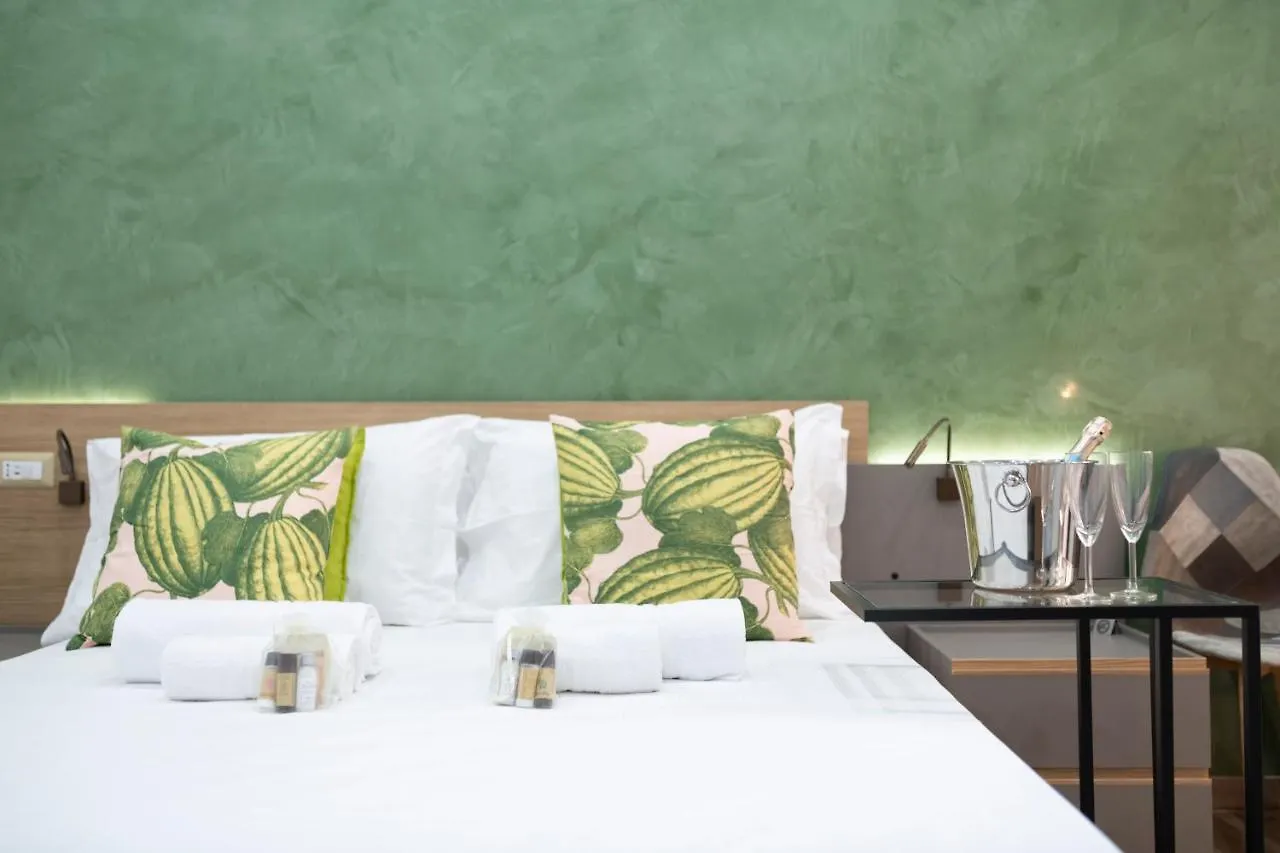 Catone Luxury Rooms Rome Bed & Breakfast