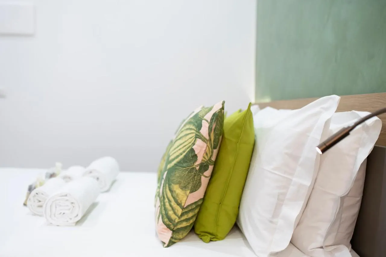 Catone Luxury Rooms Rome Bed & Breakfast